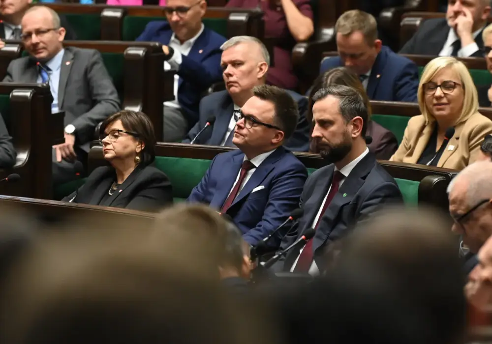 Kto przewodniczy obradom Sejmu i Senatu? Kluczowe informacje o marszałkach