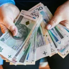 Co PiS obiecuje emerytom? Kluczowe zmiany w świadczeniach dla seniorów