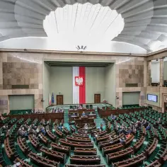 Ile lat trwa kadencja sejmu i senatu? Odkryj ważne fakty!
